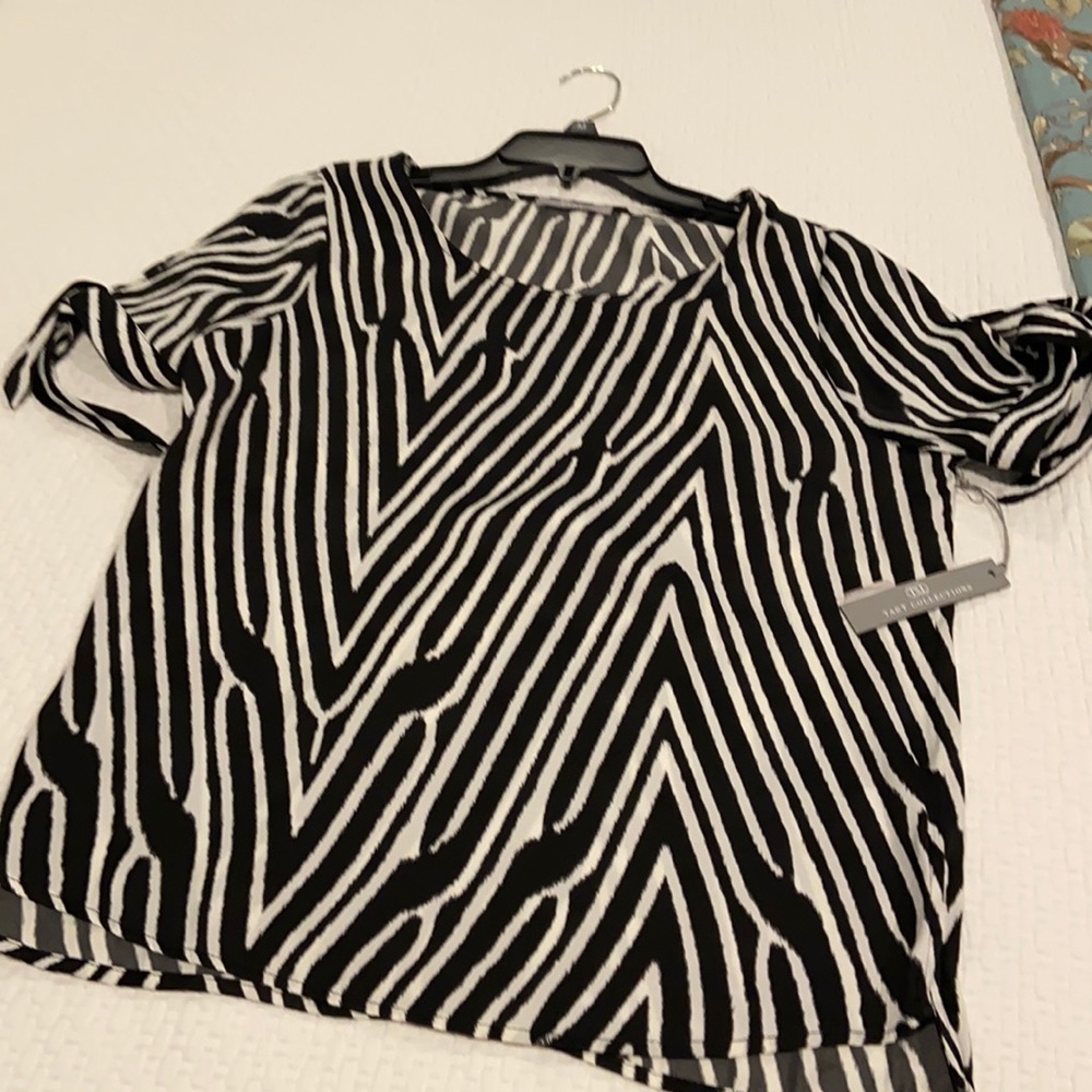 Tart silk short sleeve top with toe accent NWT